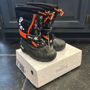 Sorel Disney Frozen Olaf Snow Boots
Brand New in box - Size 13